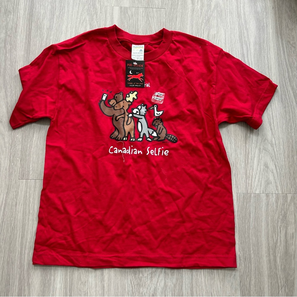 Canadian selfie tee shirt NWT